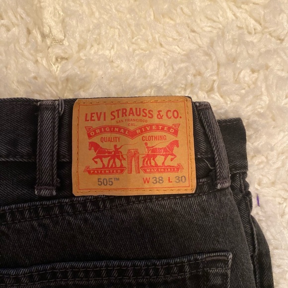 Levi 505 Black Straight Cut Jeans - Picture 2 of 2